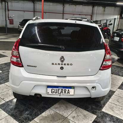 RENAULT-SANDERO-2012
