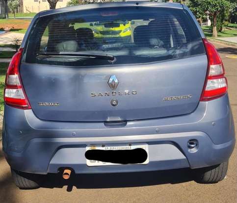 RENAULT-SANDERO-2012