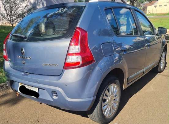 RENAULT-SANDERO-2012