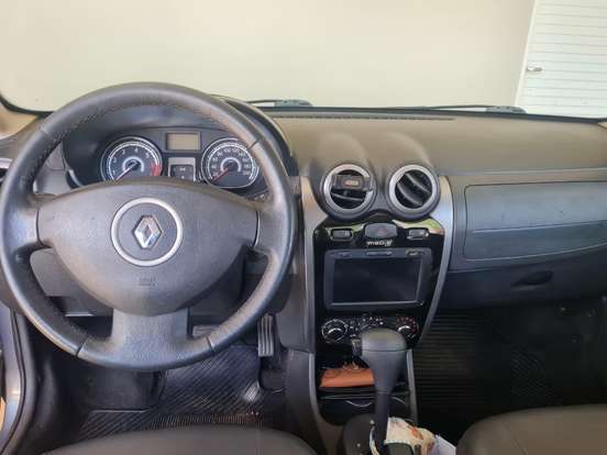 RENAULT-SANDERO-2012