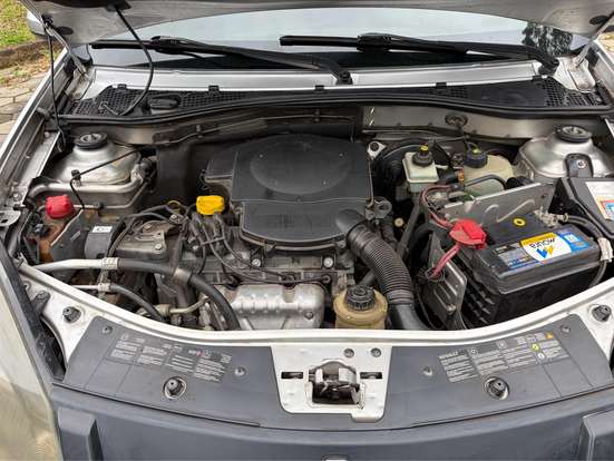 RENAULT-SANDERO-2013