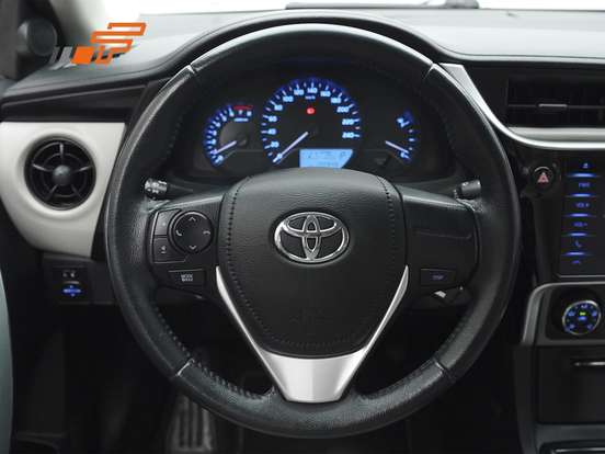TOYOTA-COROLLA-2018