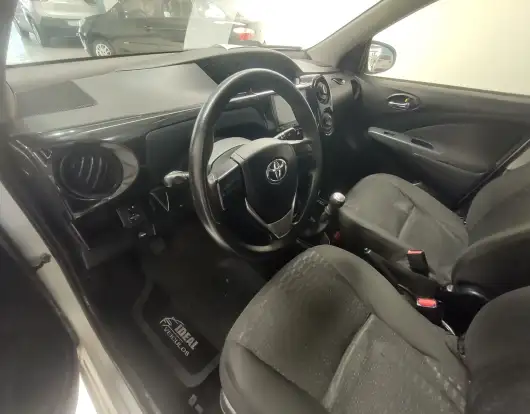 TOYOTA-ETIOS-2014