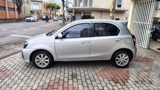 TOYOTA-ETIOS-2020