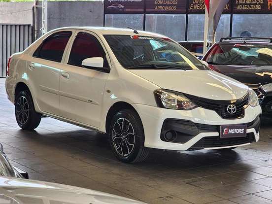 TOYOTA-ETIOS-2019