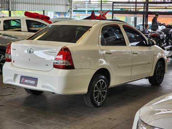 TOYOTA-ETIOS-2019