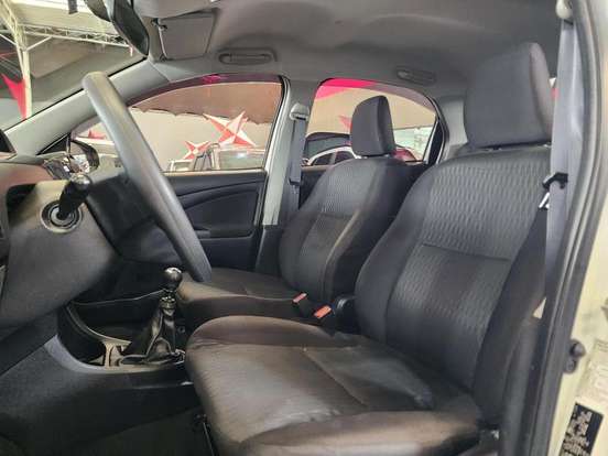 TOYOTA-ETIOS-2019