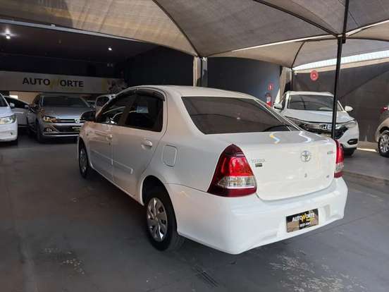TOYOTA-ETIOS-2019