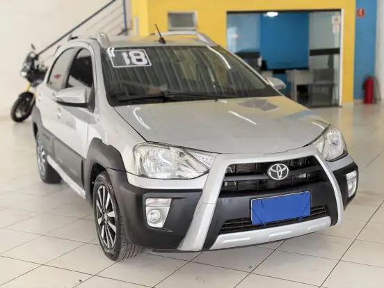 TOYOTA-ETIOS CROSS-2017