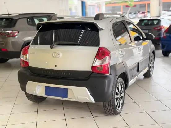 TOYOTA-ETIOS CROSS-2017