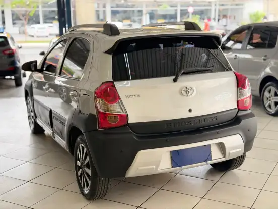 TOYOTA-ETIOS CROSS-2017