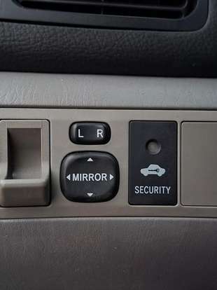 TOYOTA-FIELDER-2006