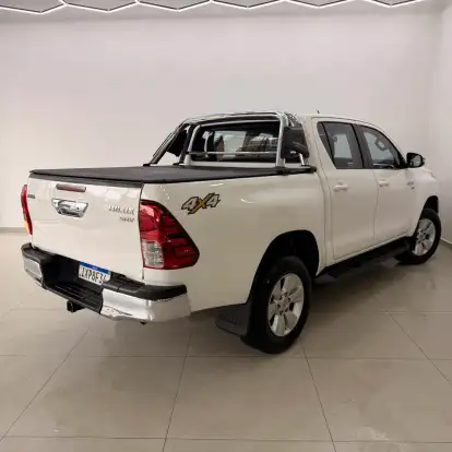 TOYOTA-HILUX-2017