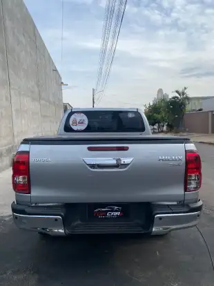 TOYOTA-HILUX-2021