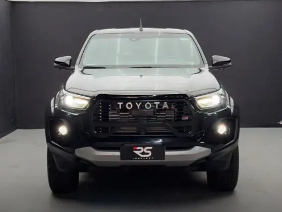 TOYOTA-HILUX-2.8 D-4D TURBO DIESEL CD GR-S 4X4 AUTOMÁTICO TOYOTA-HILUX-2023
