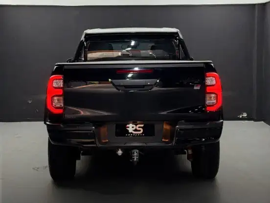 TOYOTA-HILUX-2.8 D-4D TURBO DIESEL CD GR-S 4X4 AUTOMÁTICO TOYOTA-HILUX-2023