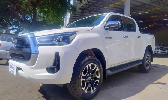 TOYOTA HILUX 2.8 D-4D TURBO DIESEL CD SRV 4X4 AUTOMÁTICO