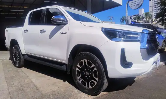 TOYOTA-HILUX-2025