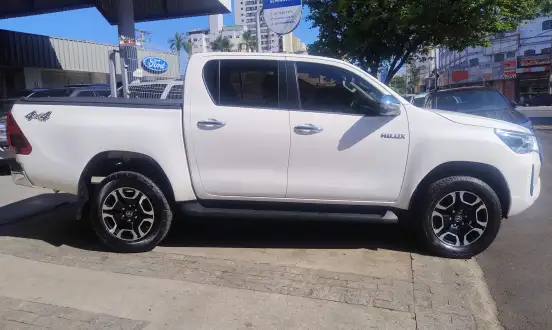 TOYOTA-HILUX-2025