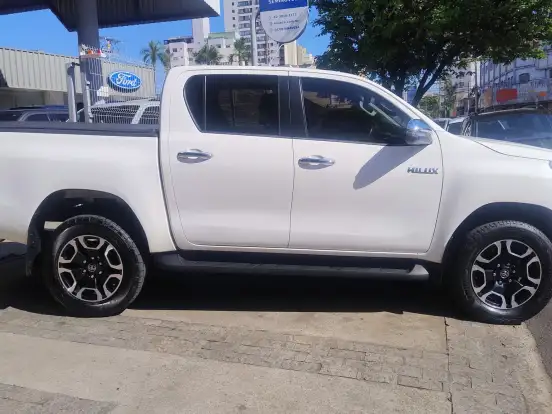 TOYOTA-HILUX-2.8 D-4D TURBO DIESEL CD SRV 4X4 AUTOMÁTICO TOYOTA-HILUX-2025