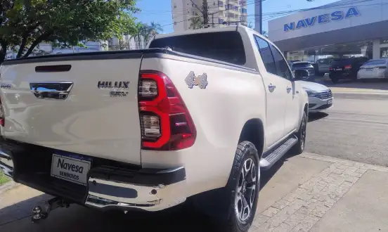 TOYOTA-HILUX-2.8 D-4D TURBO DIESEL CD SRV 4X4 AUTOMÁTICO TOYOTA-HILUX-2025