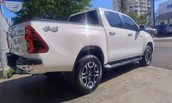 TOYOTA-HILUX-2025