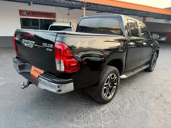 TOYOTA-HILUX-2021