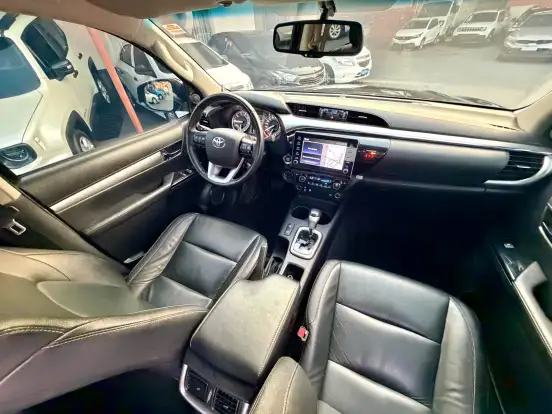 TOYOTA-HILUX-2021