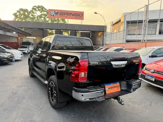 TOYOTA-HILUX-2021