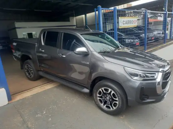 TOYOTA-HILUX-2022