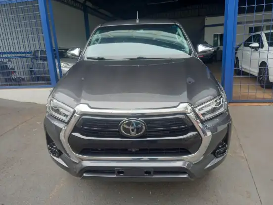 TOYOTA-HILUX-2022