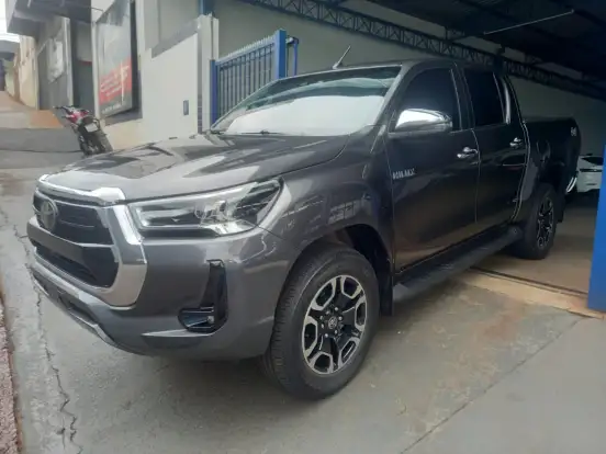 TOYOTA-HILUX-2022