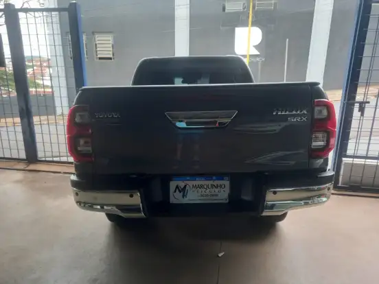 TOYOTA-HILUX-2022