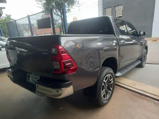 TOYOTA-HILUX-2.8 D-4D TURBO DIESEL CD SRX 4X4 AUTOMÁTICO TOYOTA-HILUX-2022