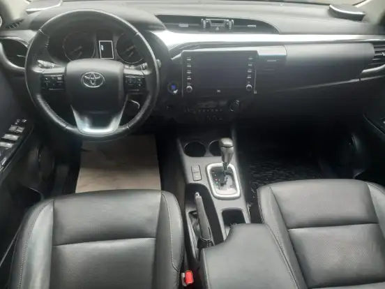 TOYOTA-HILUX-2022