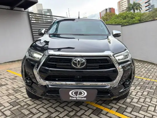 TOYOTA-HILUX-2.8 D-4D TURBO DIESEL CD SRX PLUS 4X4 AUTOMÁTICO TOYOTA-HILUX-2025