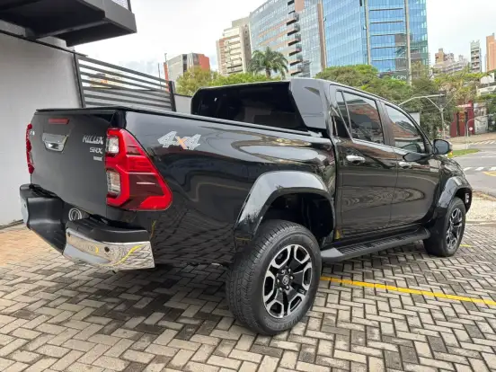 TOYOTA-HILUX-2.8 D-4D TURBO DIESEL CD SRX PLUS 4X4 AUTOMÁTICO TOYOTA-HILUX-2025