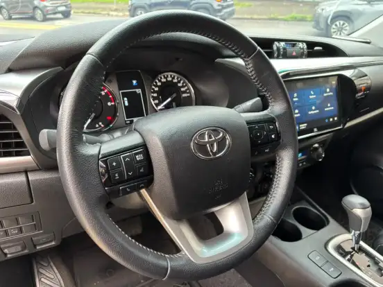 TOYOTA-HILUX-2.8 D-4D TURBO DIESEL CD SRX PLUS 4X4 AUTOMÁTICO TOYOTA-HILUX-2025