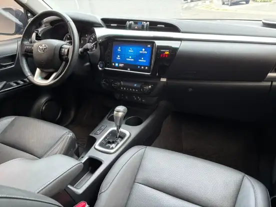 TOYOTA-HILUX-2025