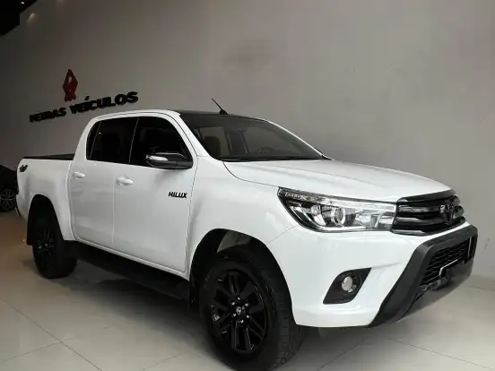 TOYOTA-HILUX-2.8 SRX 4X4 CD 16V DIESEL 4P AUTOMÁTICO TOYOTA-HILUX-2017