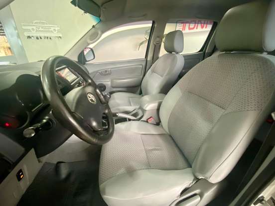 TOYOTA-HILUX-2009