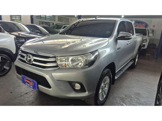 TOYOTA-HILUX-2016