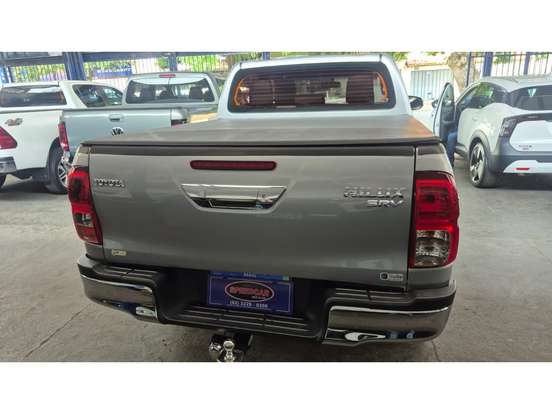 TOYOTA-HILUX-2.7 SRV 4X2 CD 16V FLEX 4P AUTOMÁTICO TOYOTA-HILUX-2016