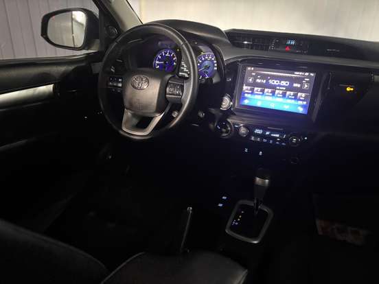 TOYOTA-HILUX-2017