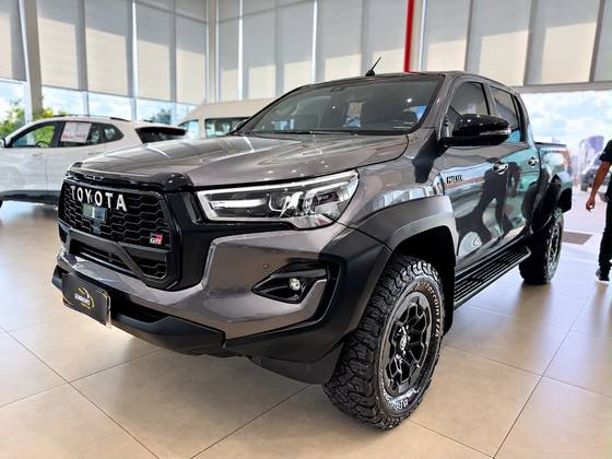 TOYOTA HILUX 2.8 D-4D TURBO DIESEL CD GR-S 4X4 AUTOMÁTICO