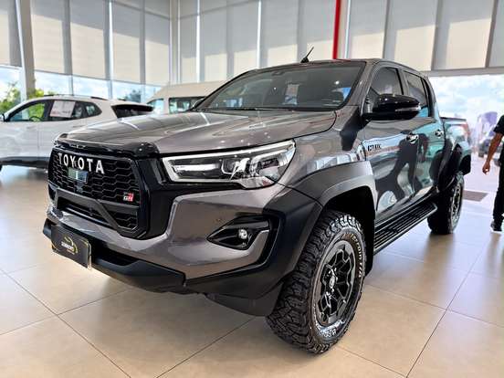 TOYOTA-HILUX-2.8 D-4D TURBO DIESEL CD GR-S 4X4 AUTOMÁTICO TOYOTA-HILUX-2023