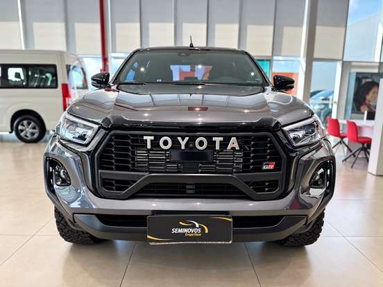 TOYOTA-HILUX-2023