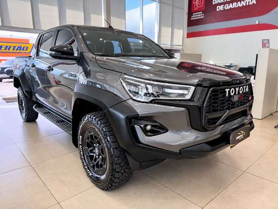 TOYOTA-HILUX-2.8 D-4D TURBO DIESEL CD GR-S 4X4 AUTOMÁTICO TOYOTA-HILUX-2023