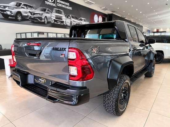 TOYOTA-HILUX-2.8 D-4D TURBO DIESEL CD GR-S 4X4 AUTOMÁTICO TOYOTA-HILUX-2023