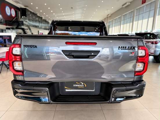 TOYOTA-HILUX-2023